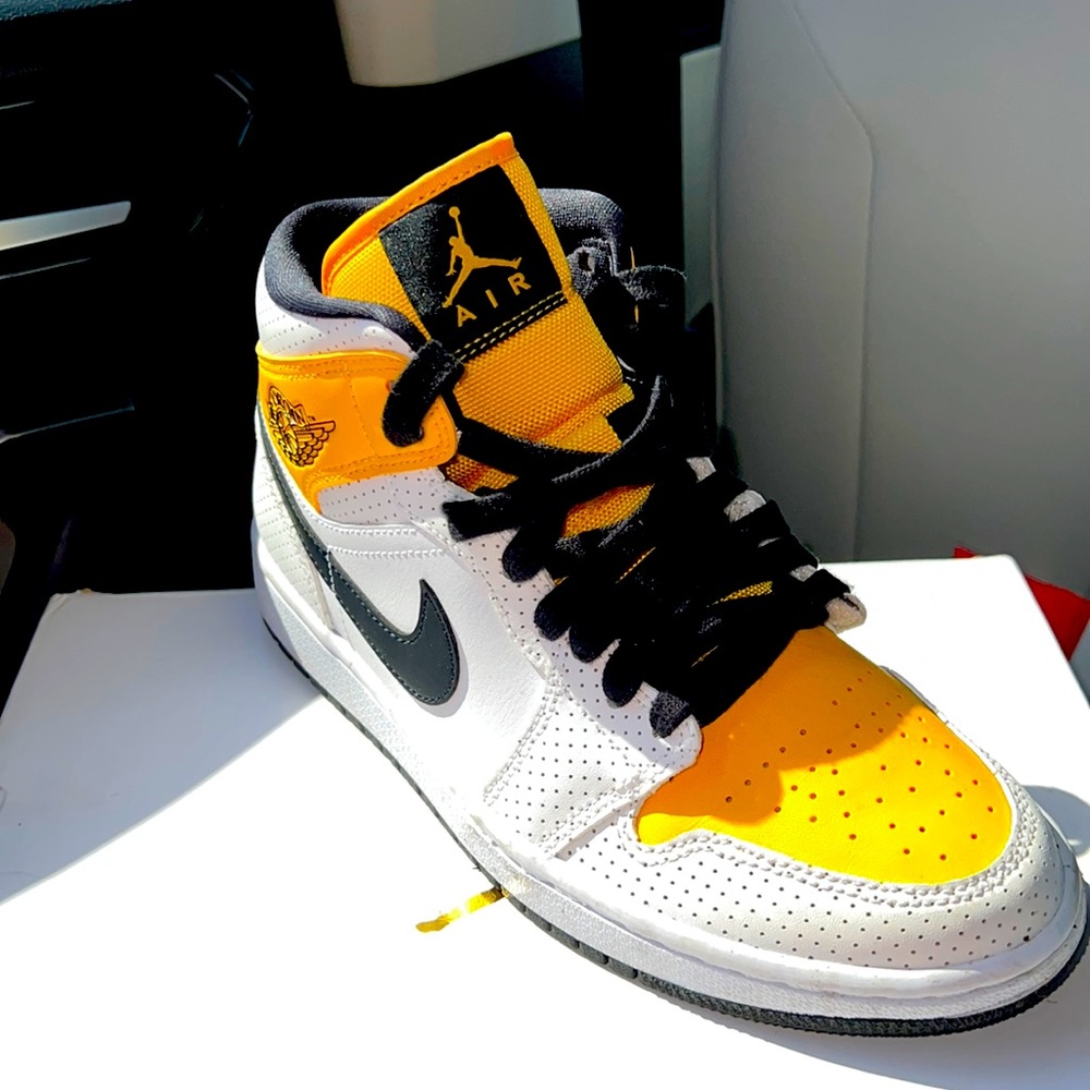 Air Jordan - Picture 2 of 5
